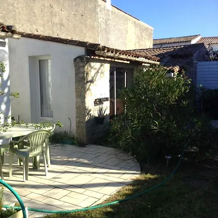 Maison Charmante A Avec Terrasse 度假居 *
