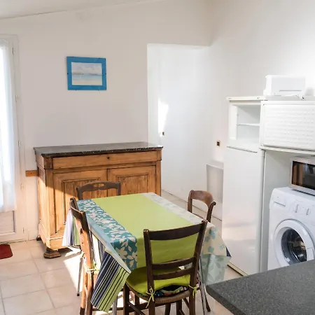 Maison Charmante A Avec Terrasse 度假居 *